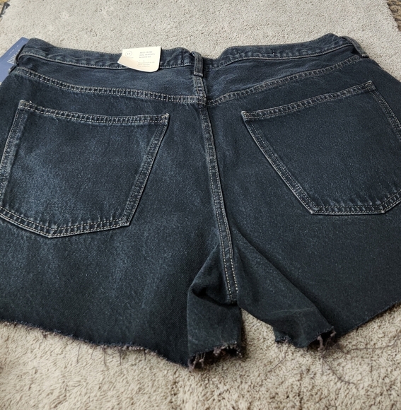 Women's Mid-Rise 90's Baggy Jean Shorts - Universal Thread Black Wash 14 - Picture 5 of 16